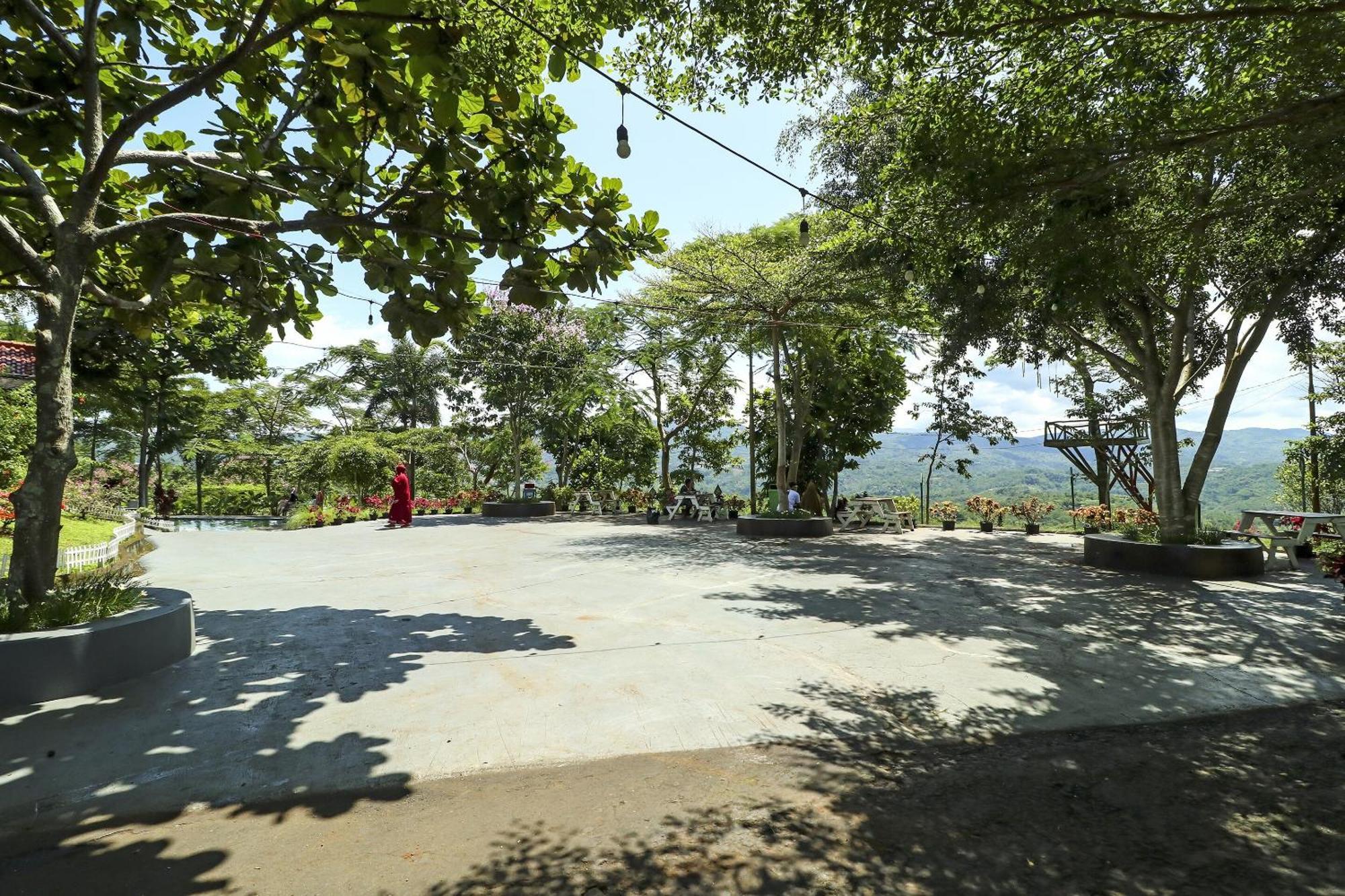 Oyo Homes 90956 Desa Wisata Guranteng Pendjalu Экстерьер фото
